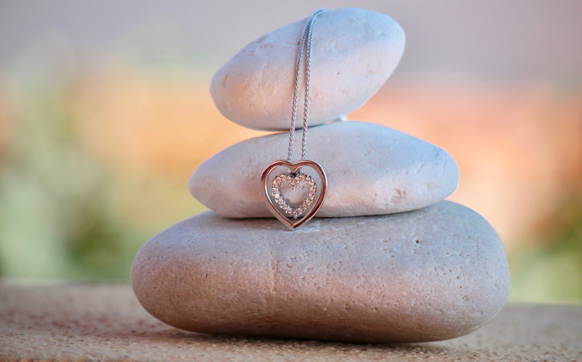 necklace-2149668_1920
