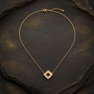 گردنبند طلایی با آویز